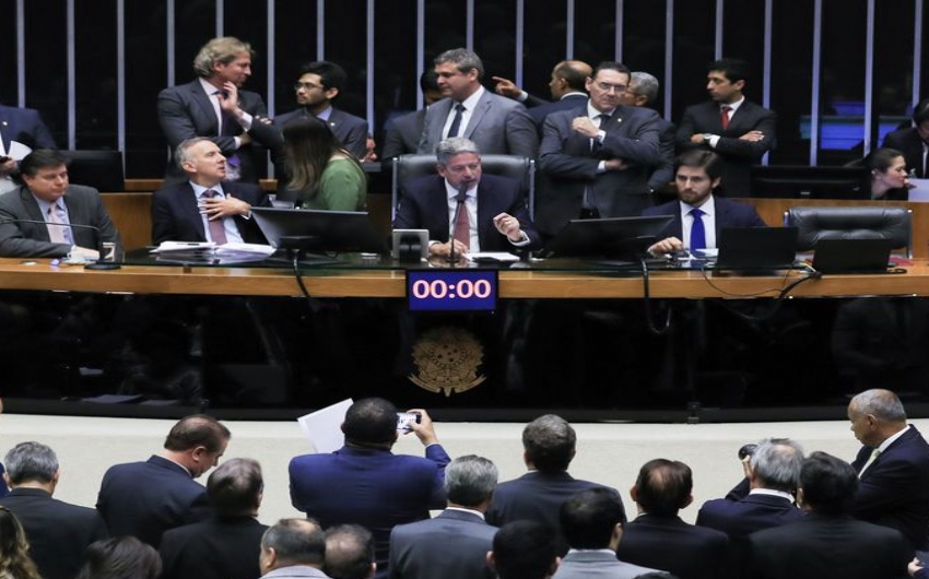 PLACAR FOLGADO: Cmara dos Deputados aprova reforma tributria em primeiro turno