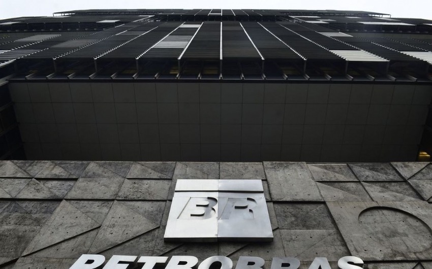 Bolsonaro chama Petrobras para discutir preo do diesel e diz que ICMS tem de ser fixo