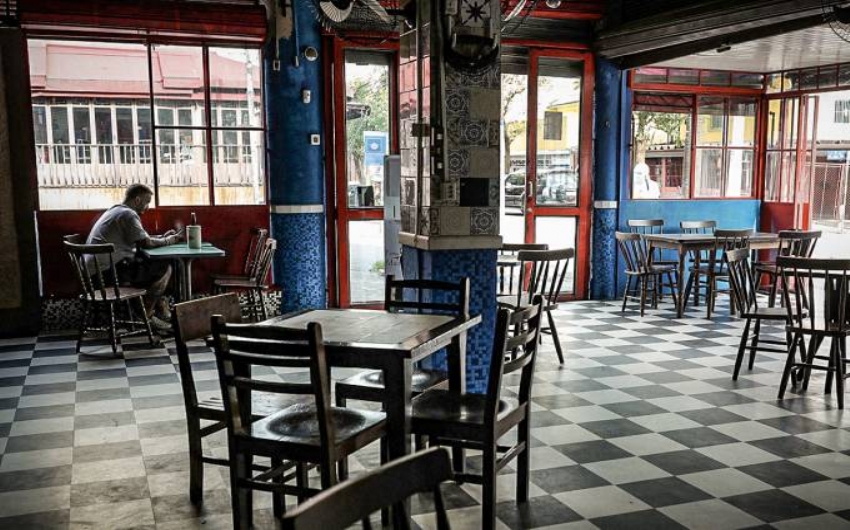Mais de 70% dos bares e restaurantes brasileiros esto endividados
