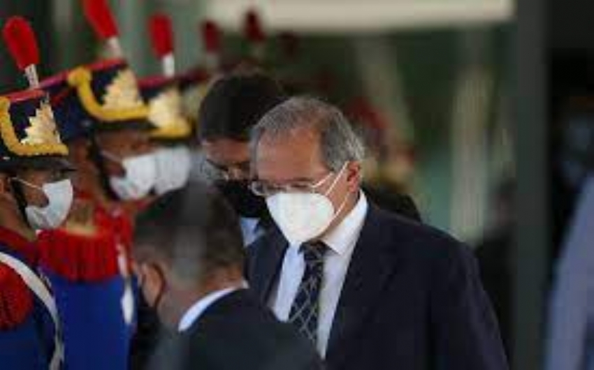 A hora de errar  agora, diz Guedes ao minimizar perda de R$ 30 bi com reforma tributria
