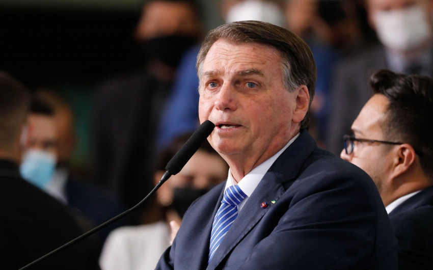 Aceno de Bolsonaro para zerar imposto de diesel  'conversa para boi dormir', diz caminhoneiro