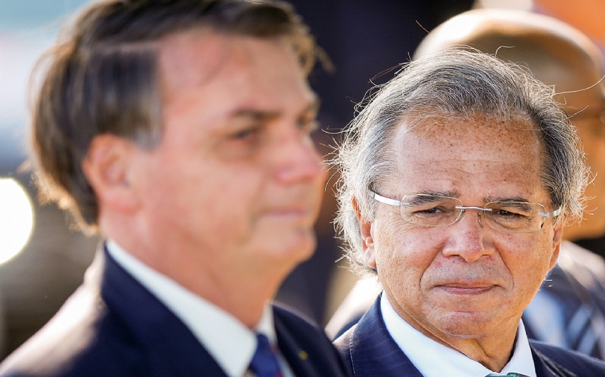 Guedes cede a presso de Bolsonaro por reajuste a servidores apesar de travas legais