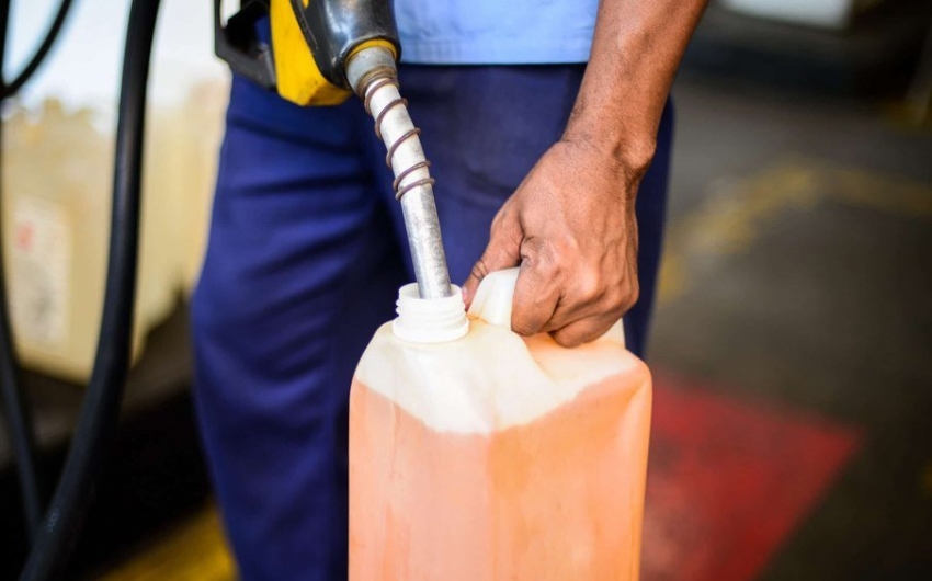 Gasolina e diesel estão mais caros que antes do congelamento do ICMS