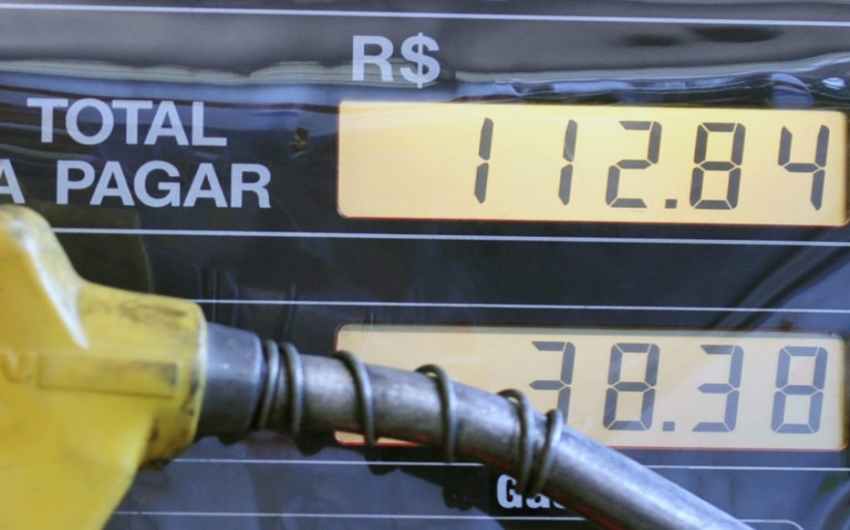 Gasolina cai 5% em julho com limite no ICMS, mas ainda sobe 20% em 12 meses; veja maiores altas e baixas no IPCA-15