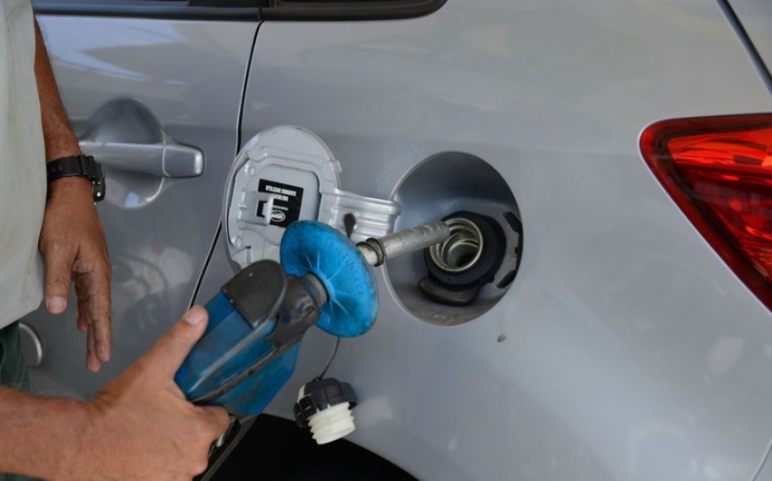 Postos de combustvel recebem orientaes sobre novas regras de exibio de preos