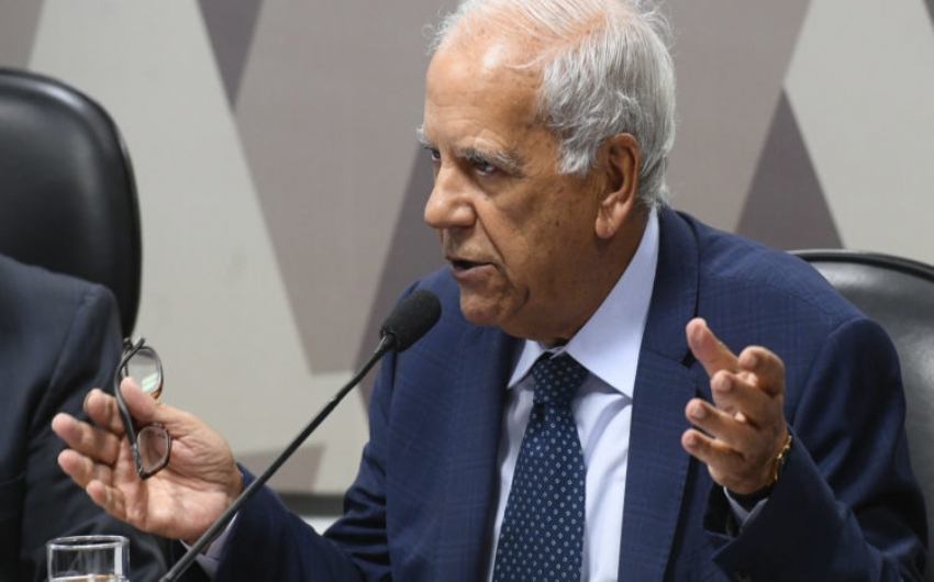 Tem que partir do Paulo Guedes, diz senador sobre reforma tributria