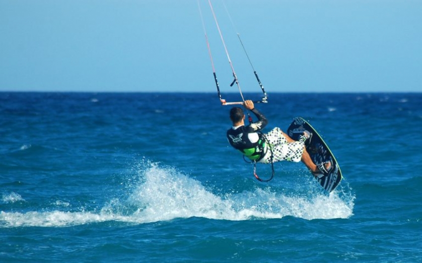 Comissão aprova arquivamento de proposta que isenta tributos de equipamentos de windsurf 