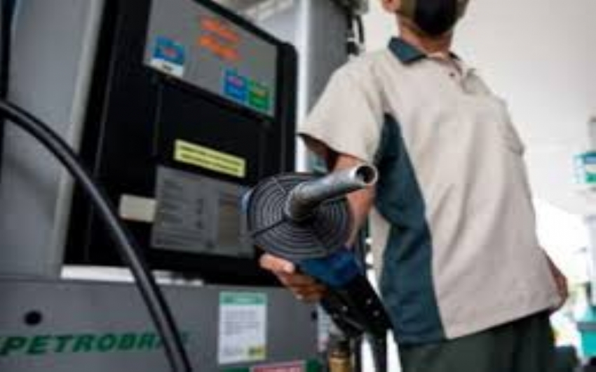 Governo estuda criar ‘colchão tributário’ para conter alta no preço dos combustíveis